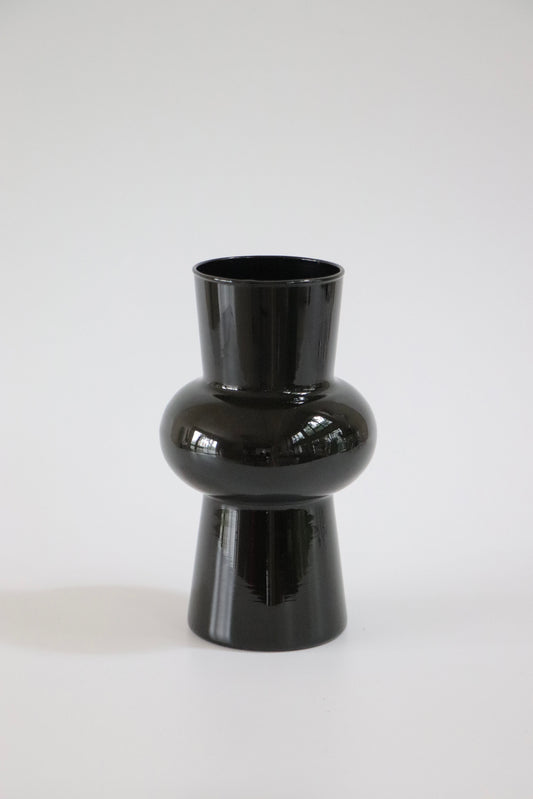 Black Vase Vol.4