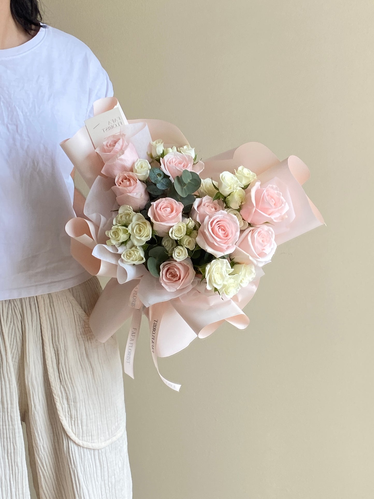 Pink & Mini White Rose