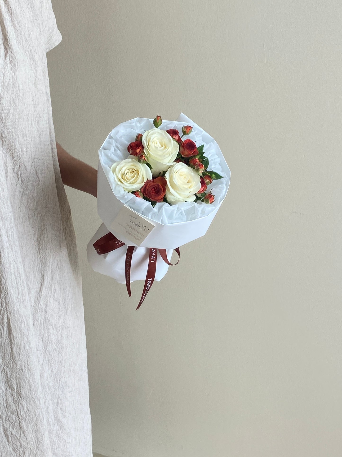 Petite white & mini chocolate rose