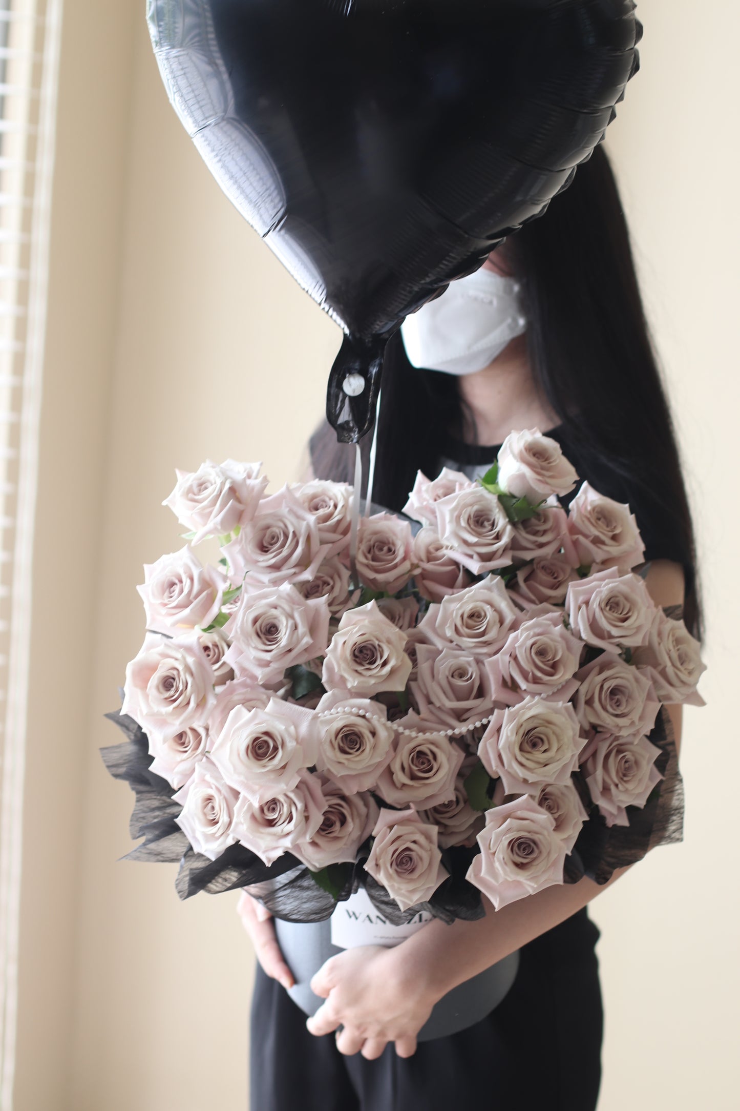 Menta Rose & Heart Balloon Bloombox