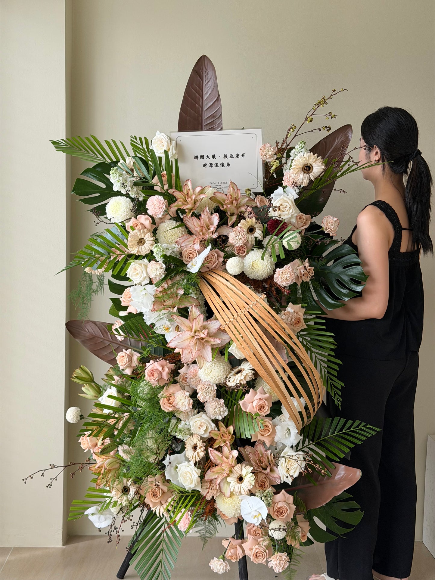 (03) Customise Opening Stand LUXE