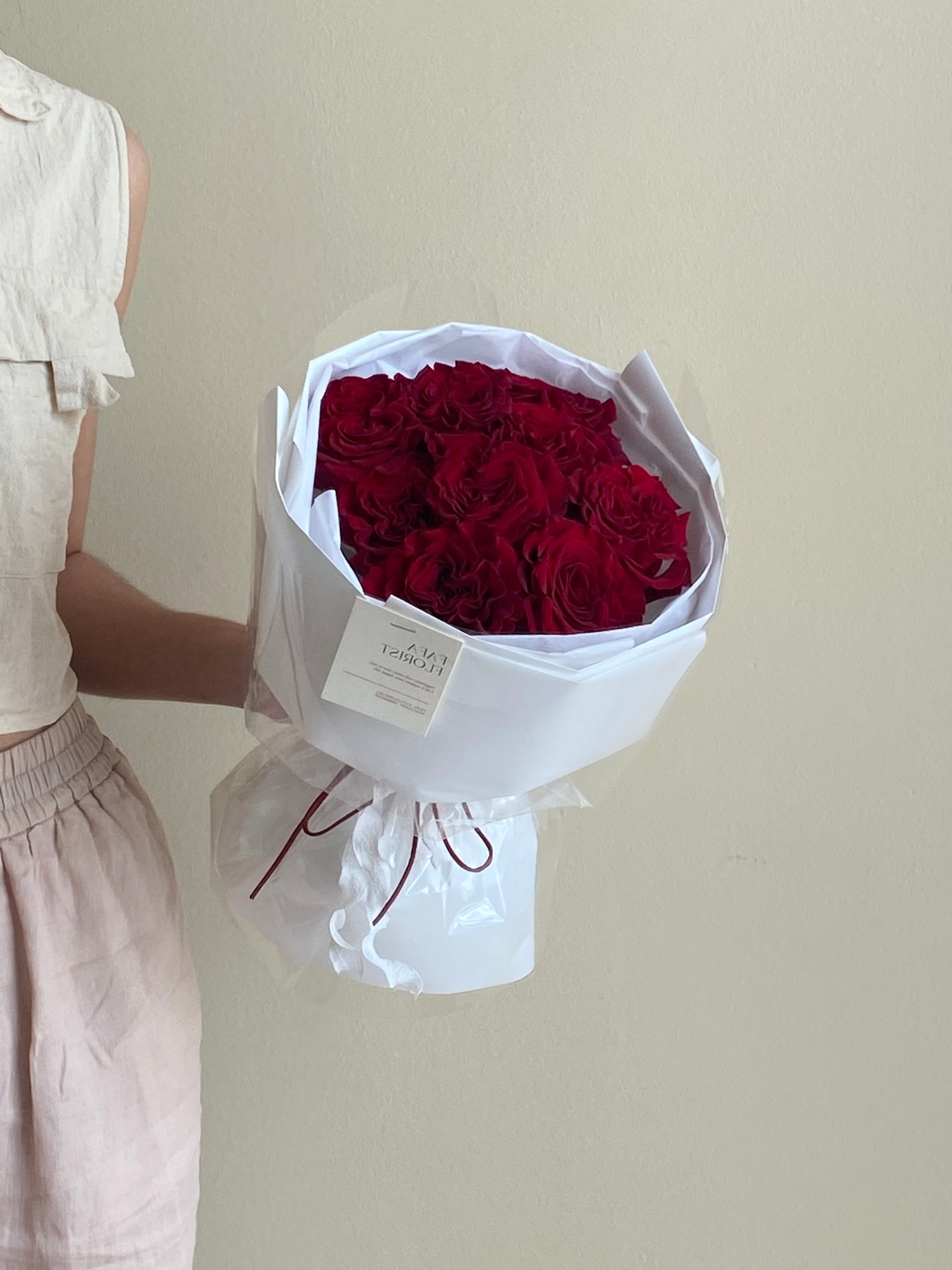 Hearts Red Rose ( white )