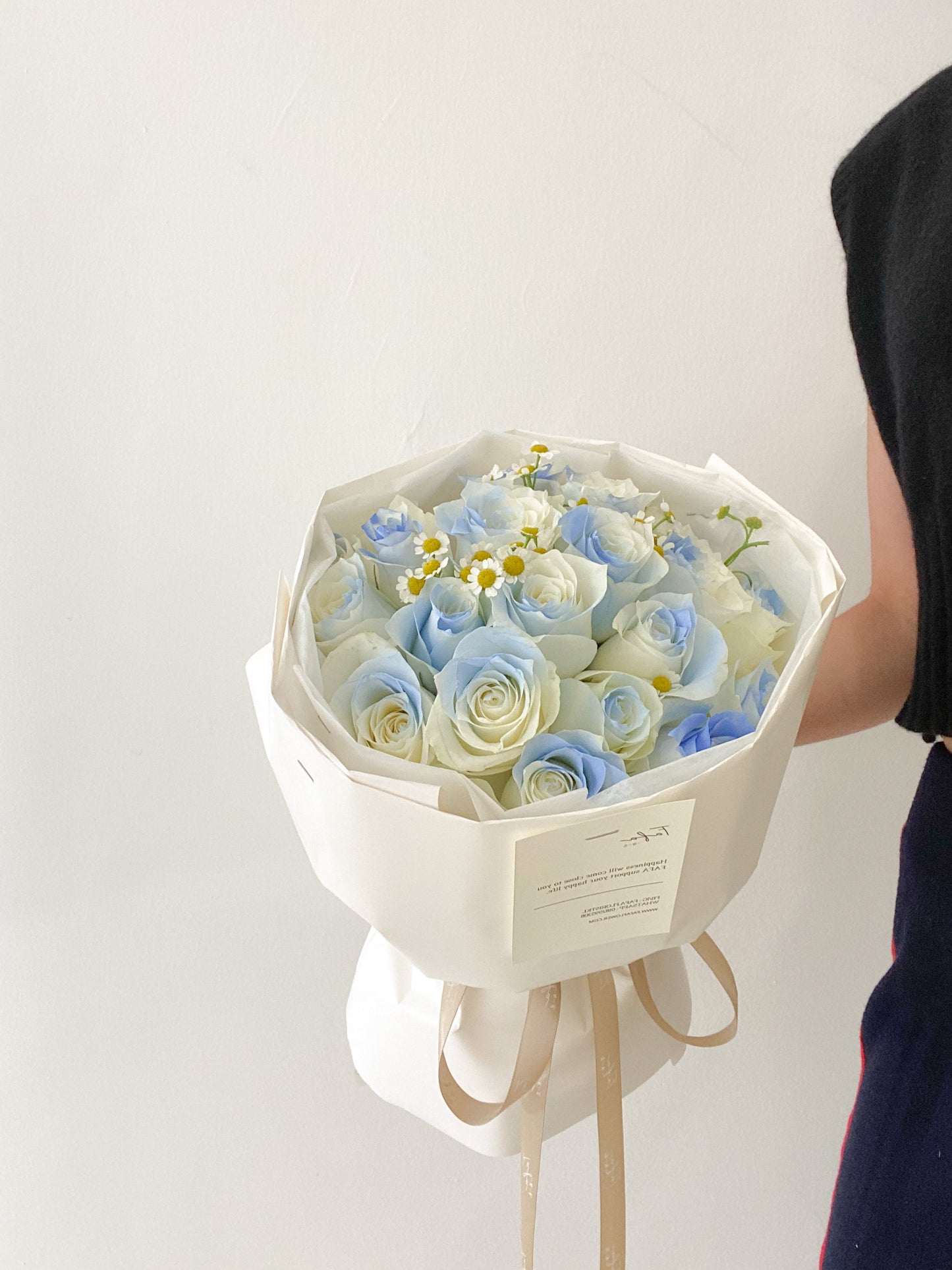 Blue Rose with Chamomile ( Round )